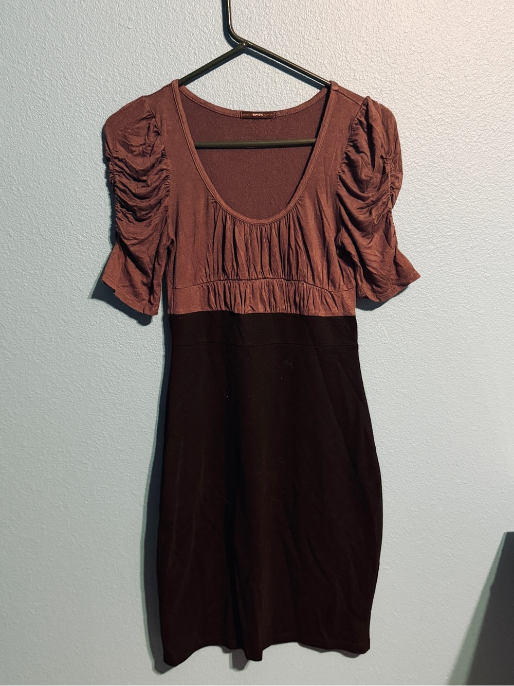 Soprano Two-Tone Ruched Sleeve Midi Dress in Mauve and Black